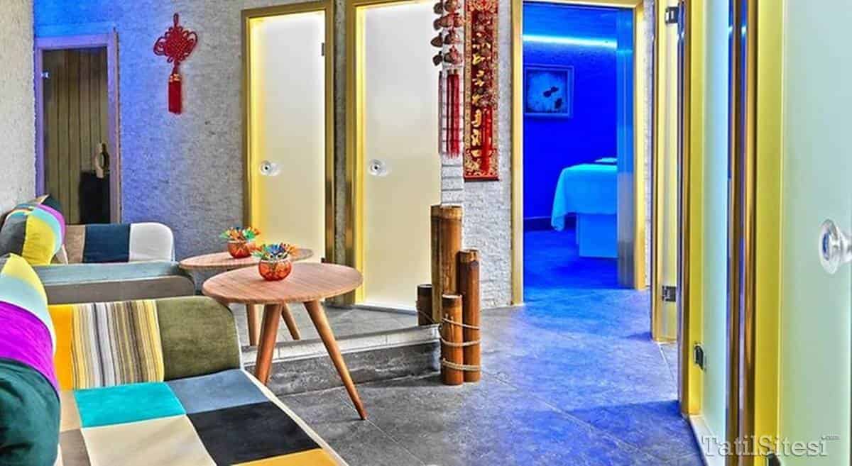 White Monarch Hotel